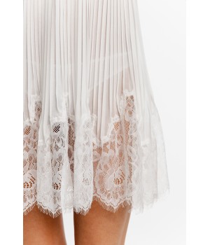 Tanga a juego de nuisette blanca vaporosa con encaje